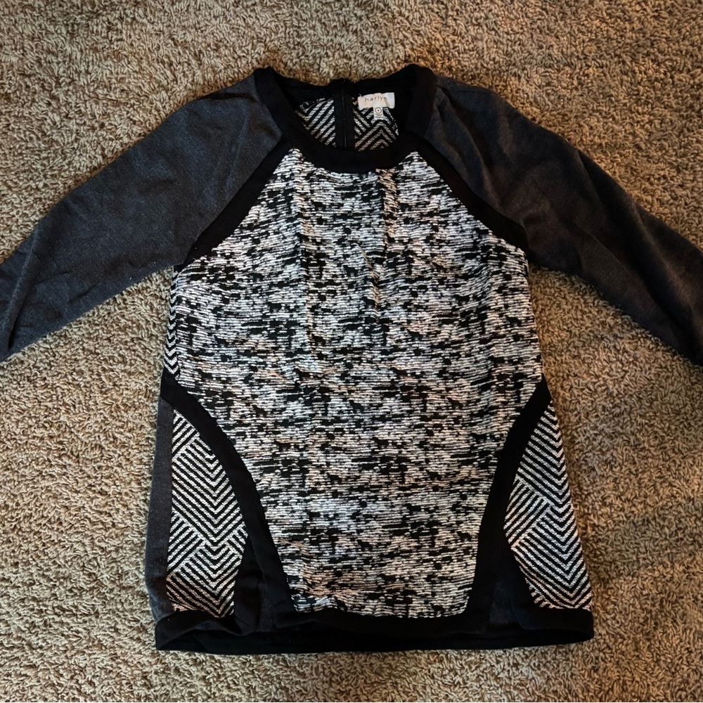 Black, white, and gray, long sleeve knit/sweatshirt tunic